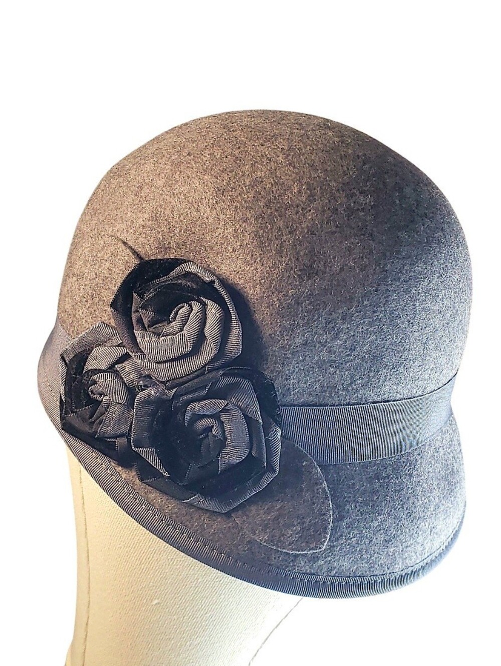 Ninewest Gray Felt Wool Cloche Hat with Floral Accent Retro Fkapper 1920's OS